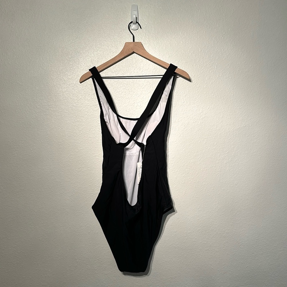 Never worn awesome swimsuit. It didn’t fit me, I have the size that did. 😊